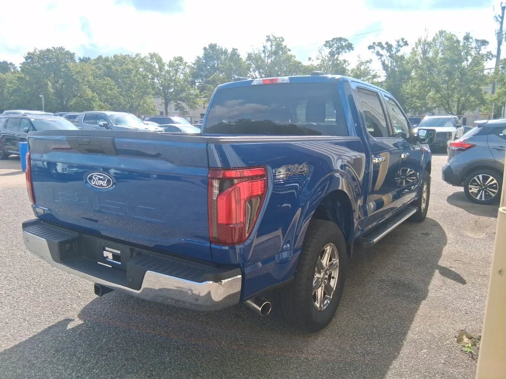 Used 2025 Blue Ford XLT image 5
