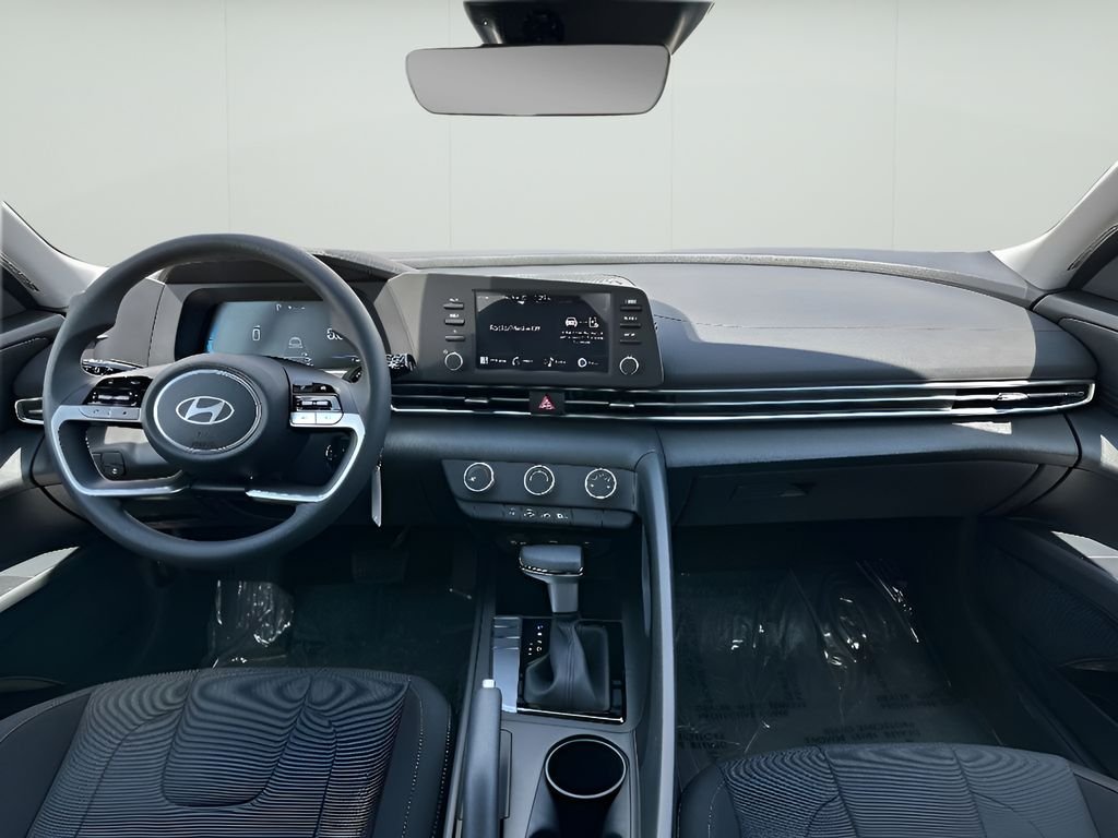 2025 Hyundai Elantra SE - Photo 16