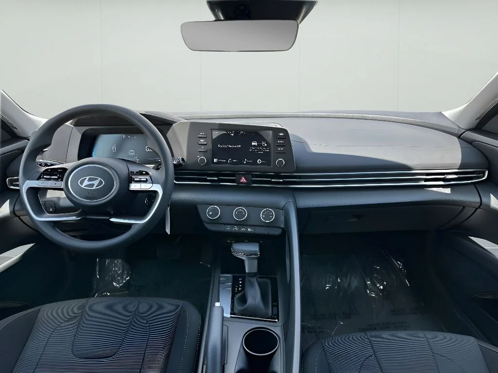 2025 Hyundai Elantra SE - Photo 16