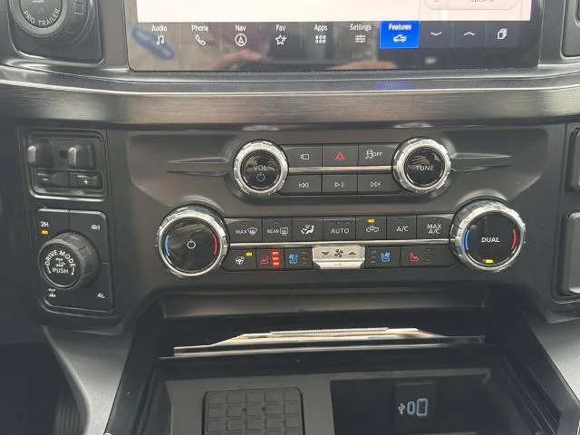 New 2026 Glacier Gray Metallic Tri-Coat Ford F-250® Lariat® image 11