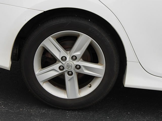 Used 2013 Super White Toyota SE image 8