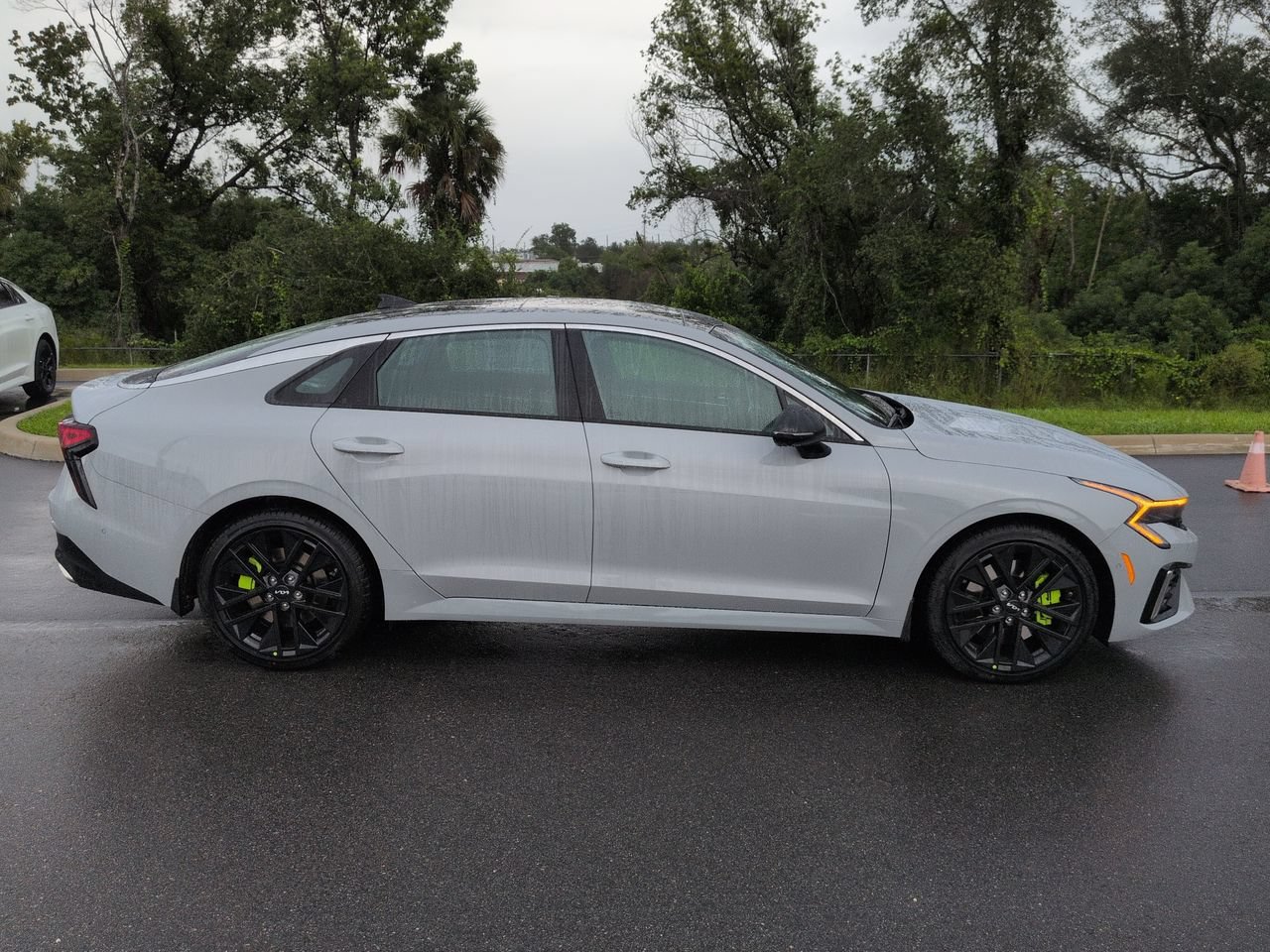 New 2027 Wolf Gray Kia GT image 3