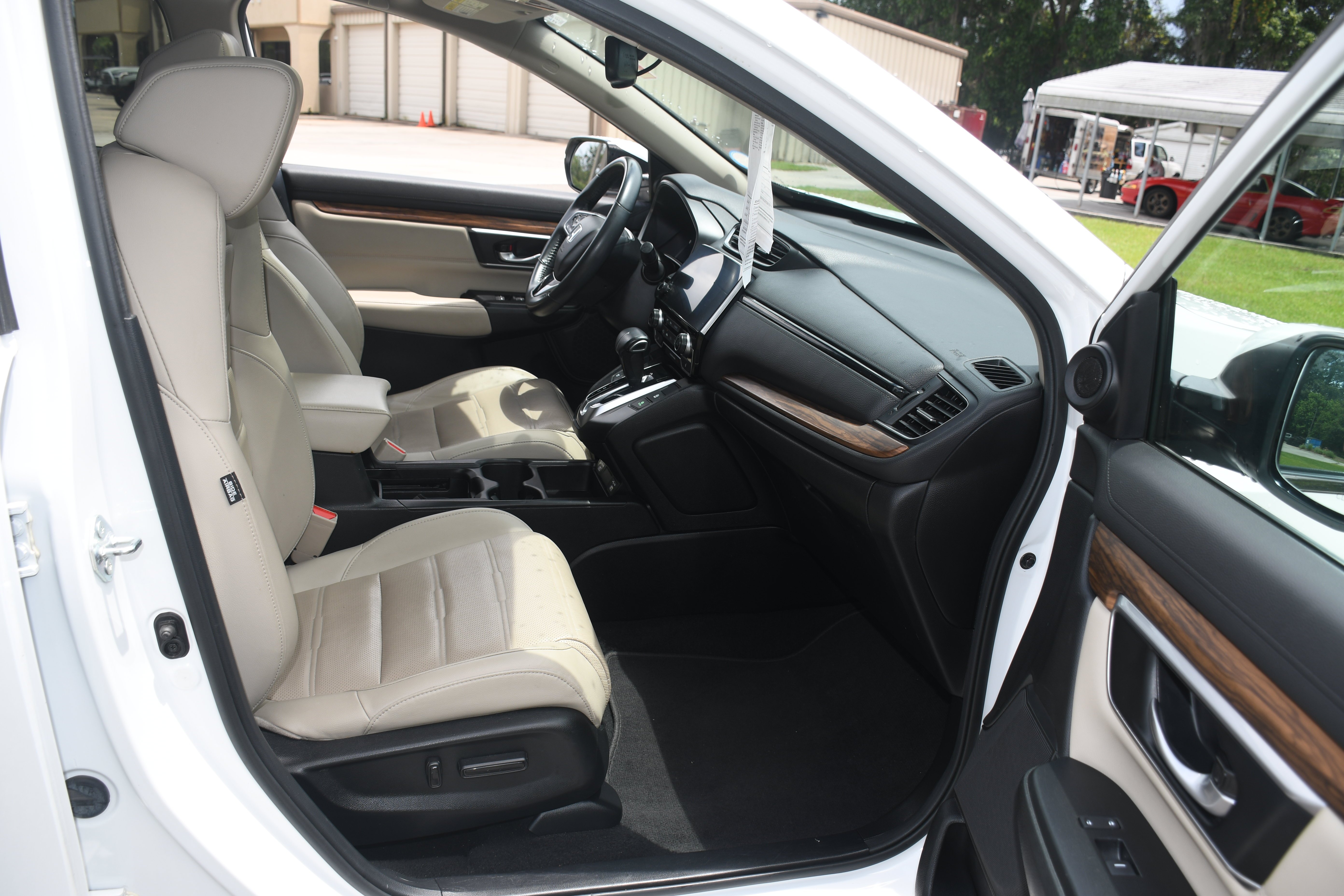 Used 2021 Silver Honda EX-L image 22