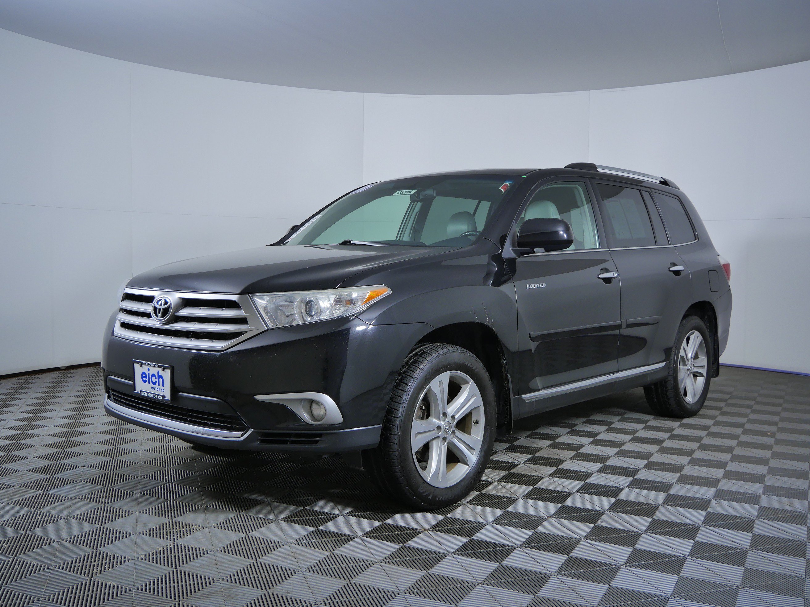 Used 2013 Black Toyota Limited image 3