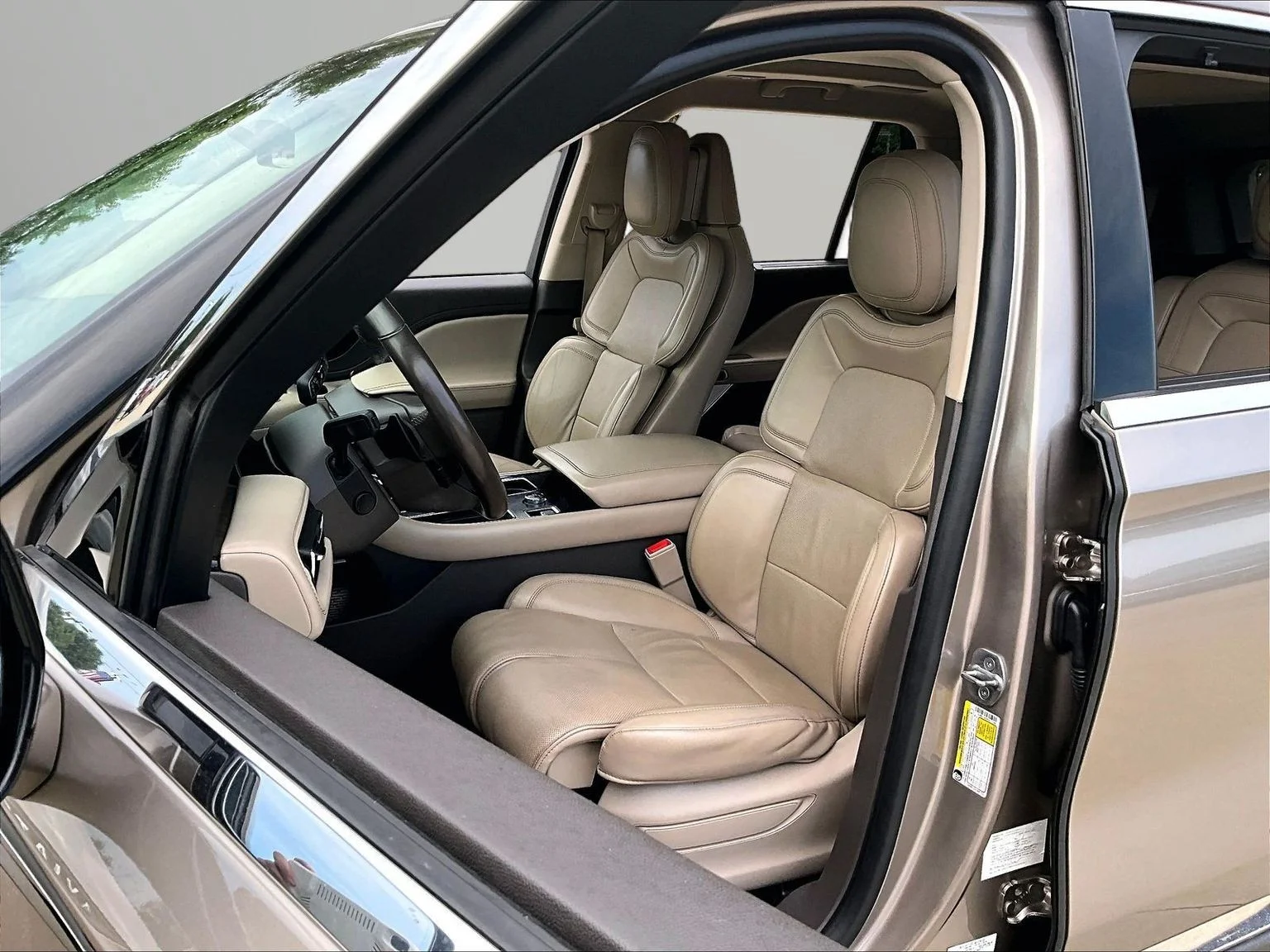 Used 2020 Beige Lincoln Reserve image 24