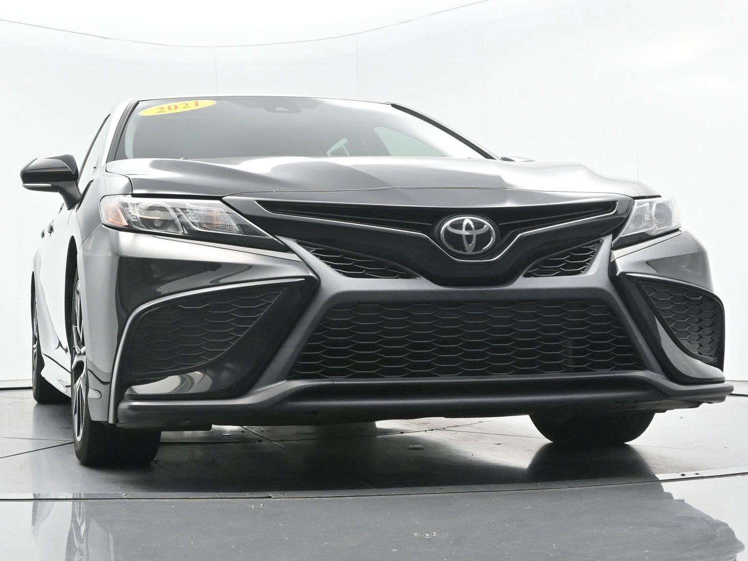 Used 2021 Midnight Black Metallic Toyota SE image 46