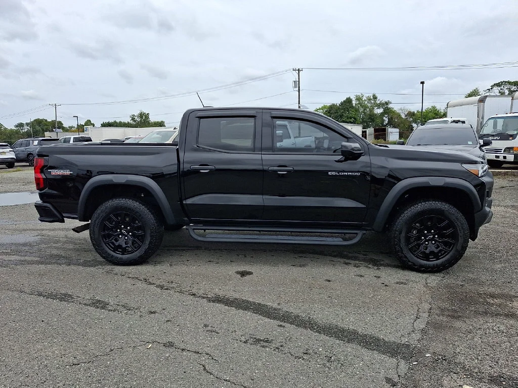 Used 2025 Black Chevrolet Trail Boss image 13