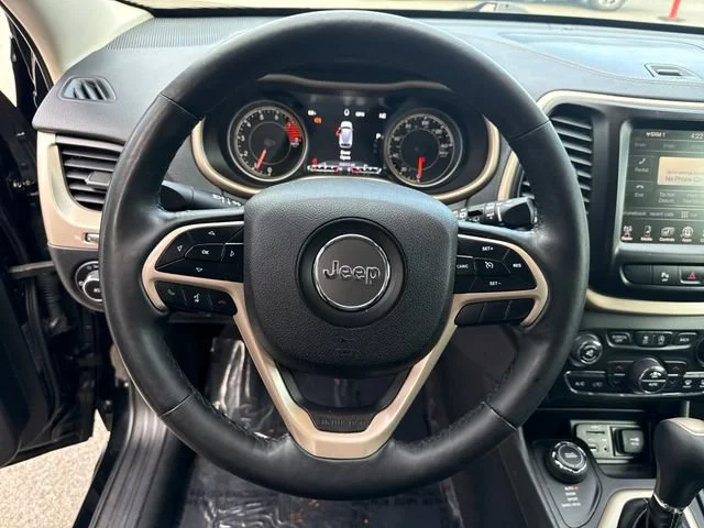 Used 2018 Diamond Black Crystal Pearlcoat Jeep Limited image 18