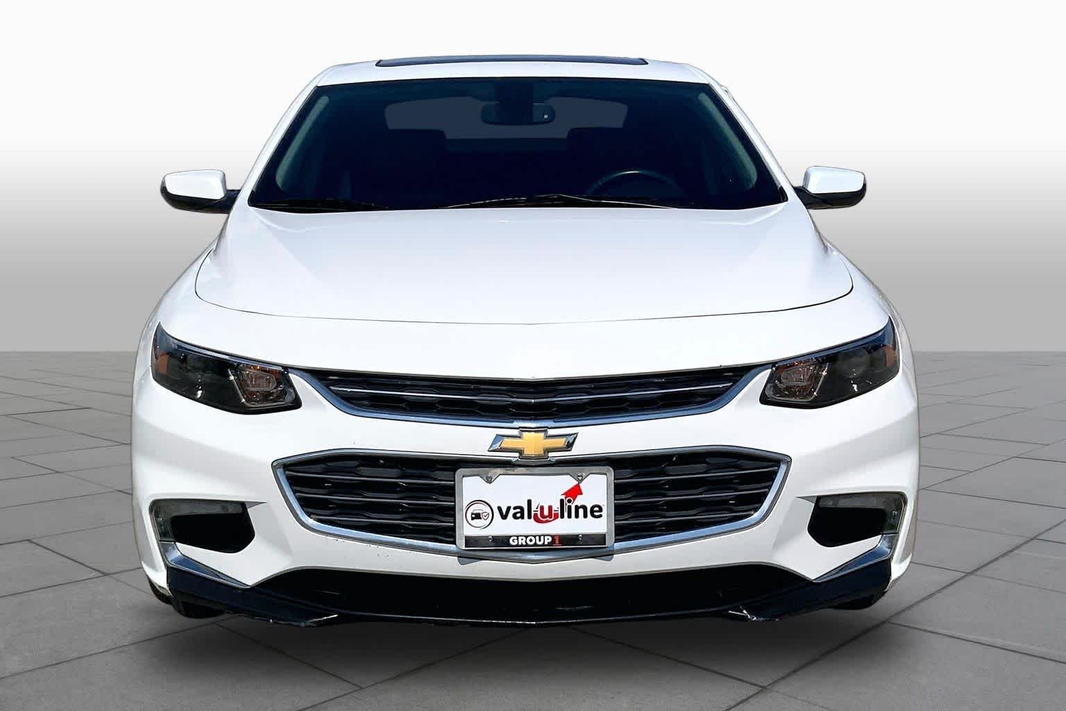 Used 2017 Summit White Chevrolet LT image 4