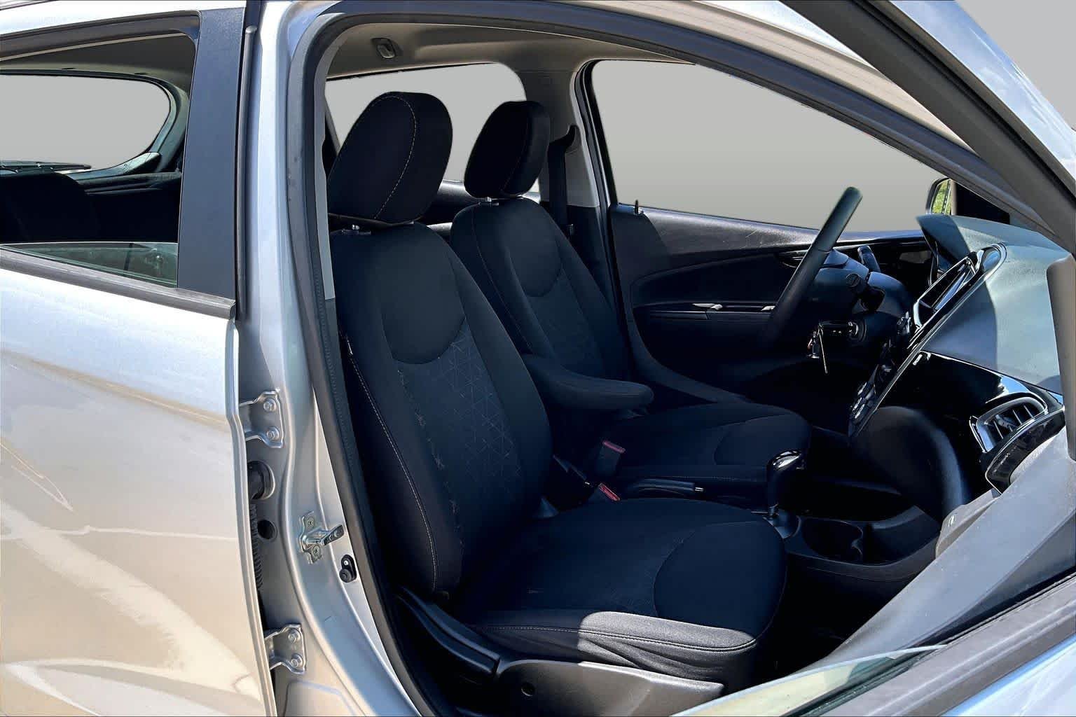 Used 2020 SILVER ICE METALLIC Chevrolet LT image 9