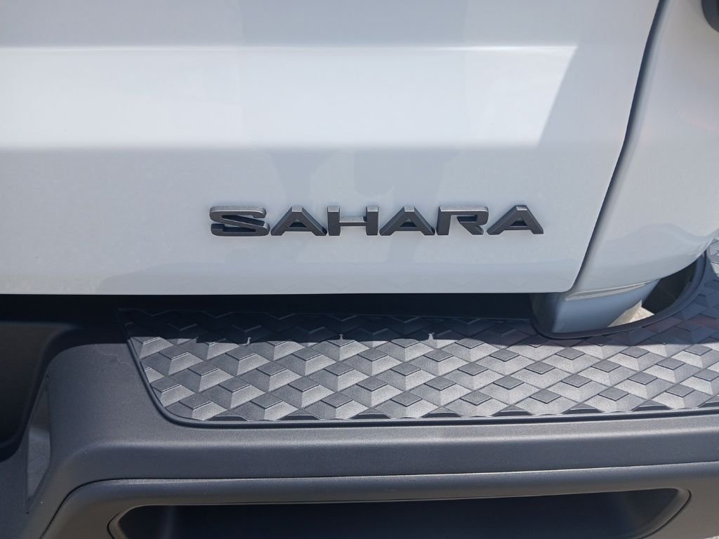 New 2026 Bright White Clear-Coat Exterior Paint Jeep Sahara image 10