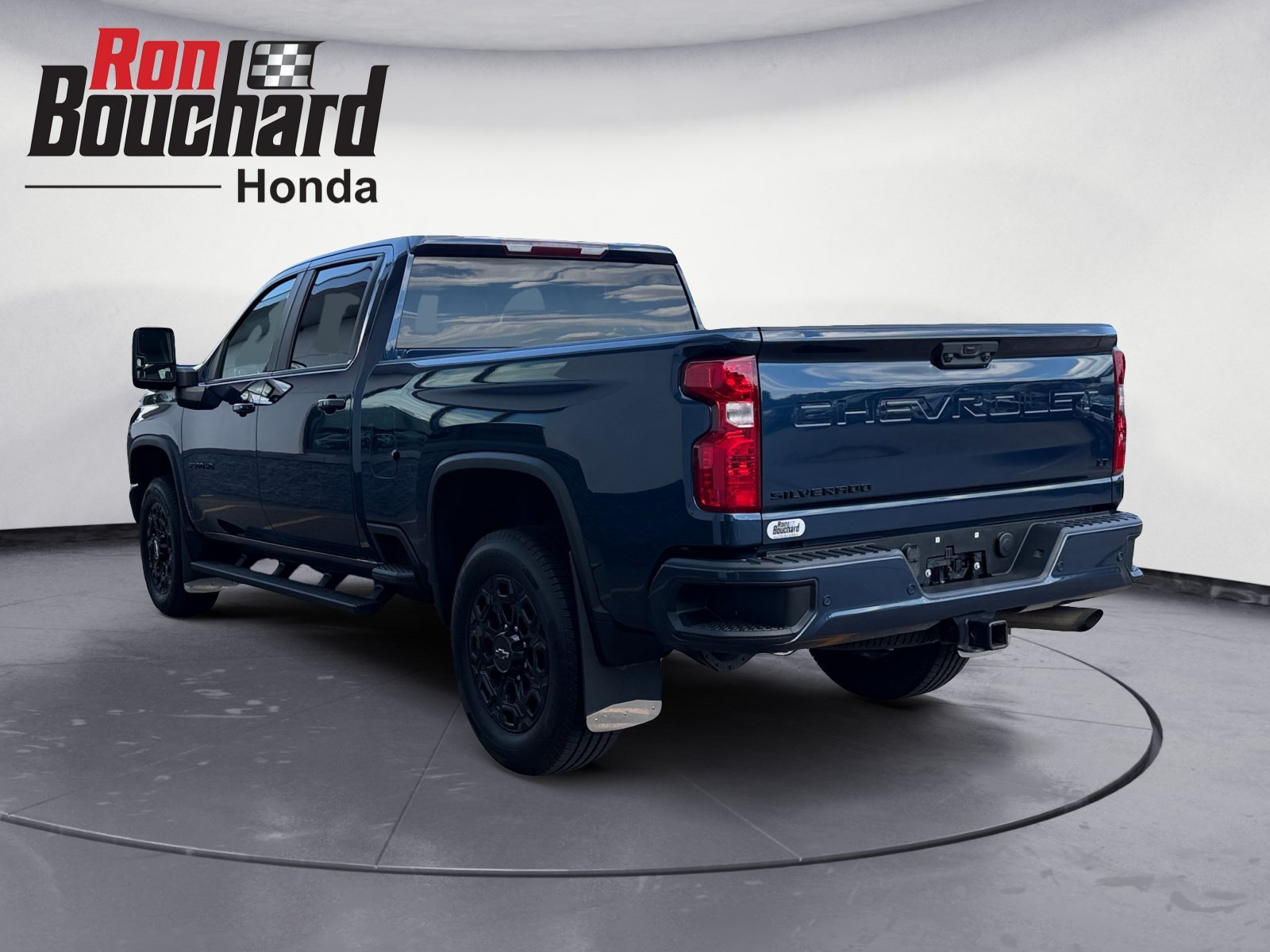 Used 2021 Northsky Blue Metallic Chevrolet LT image 4