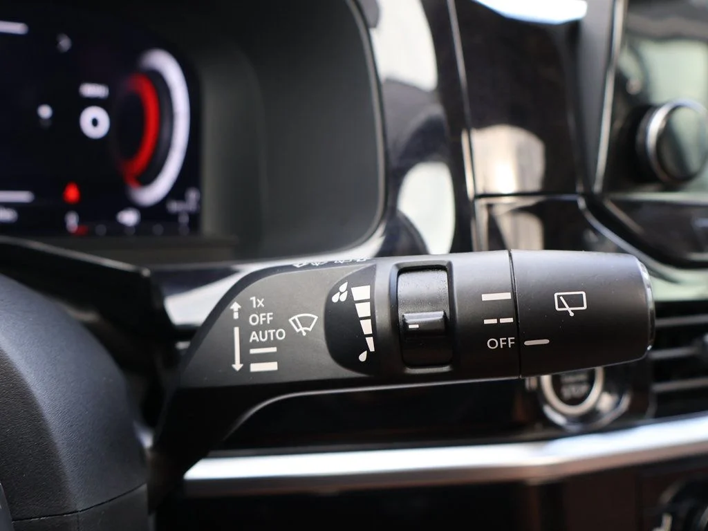 Used 2024 White Nissan Platinum image 48