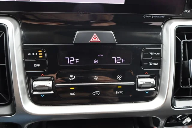 Used 2023 Glacial White Pearl Kia S image 31