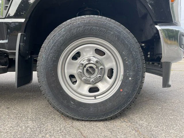 2025 Ford F-350 Super Duty Chassis Cab XL - Photo 9