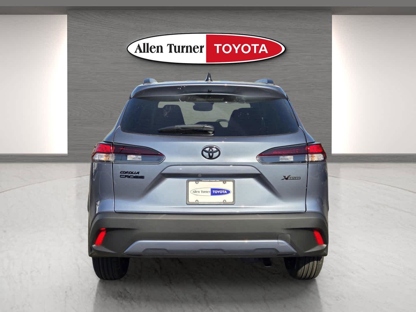 2026 Toyota Corolla Cross LE - Photo 6