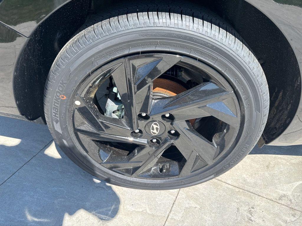 New 2026 Black Hyundai SEL Sport image 11