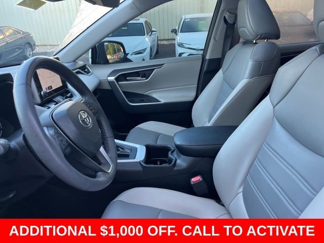Used 2023  Toyota XLE Premium image 9