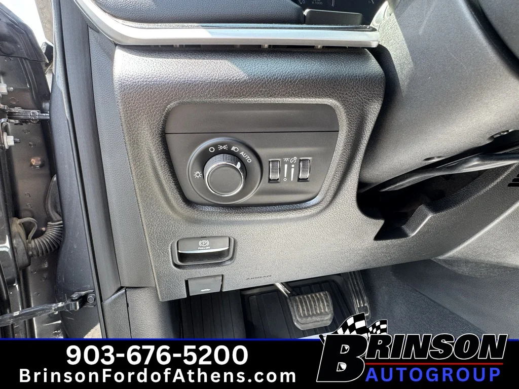 Certified Used 2023 Metallic Jeep Altitude image 23