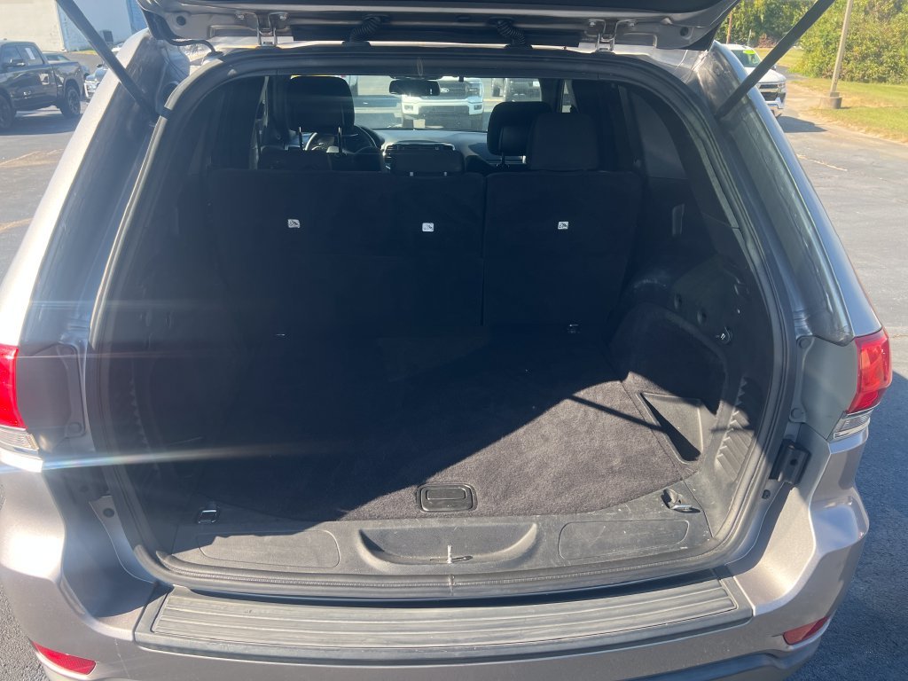 Used 2015 Silver Jeep Laredo image 24