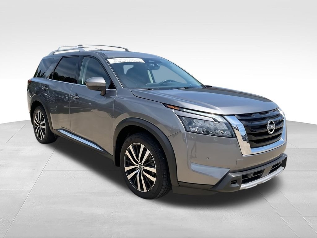 Used 2025 Gray Nissan Platinum image 3