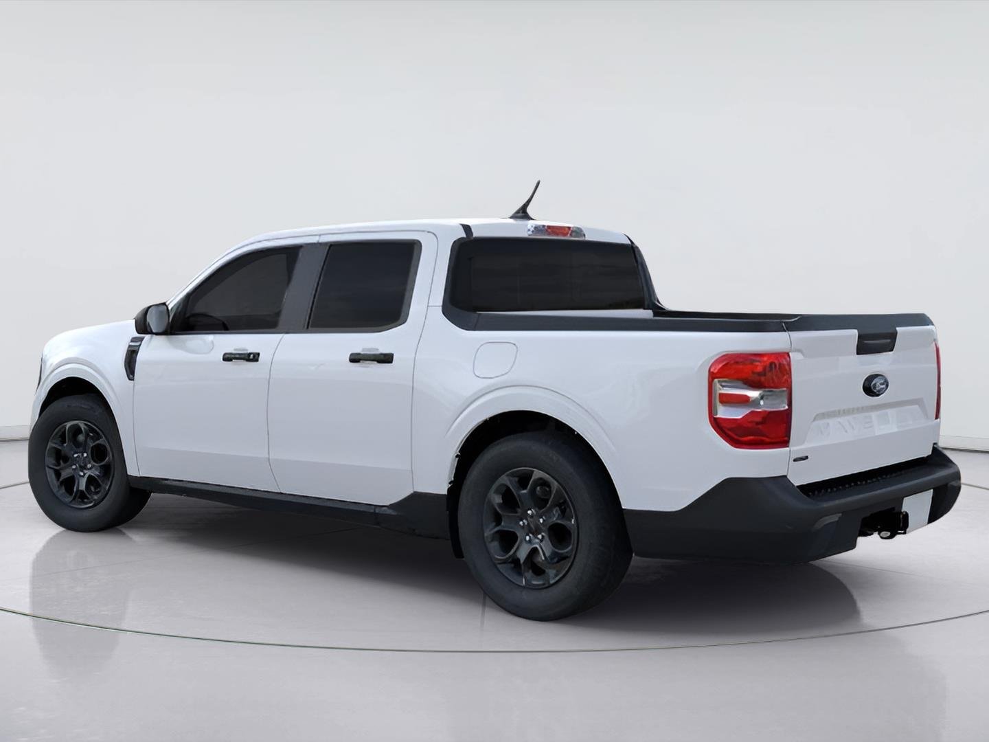 New 2026 Oxford White Ford XLT image 4