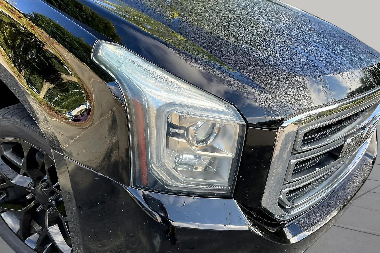 Used 2018 Onyx Black GMC SLE image 25
