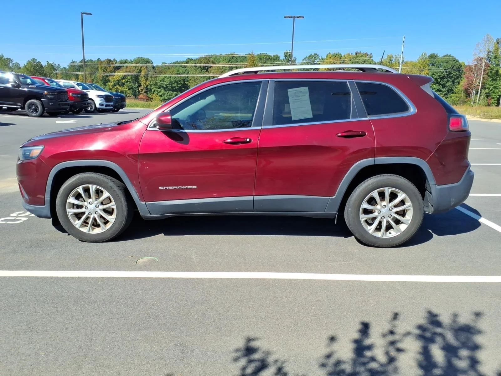 Used 2019 Velvet Red Pearlcoat Jeep Latitude image 18