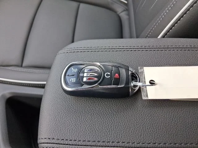 Used 2026 White Frost Tricoat Buick Avenir image 19