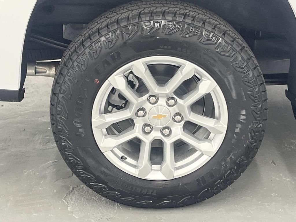 New 2026 Summit White Chevrolet LT image 9