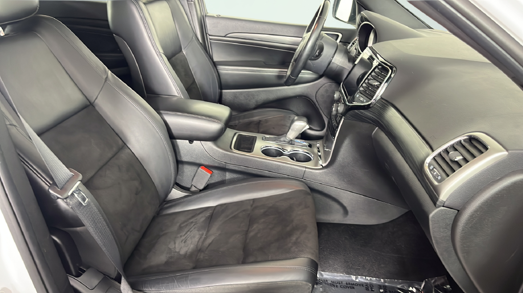 Used 2019 White/off-white Jeep Altitude image 21