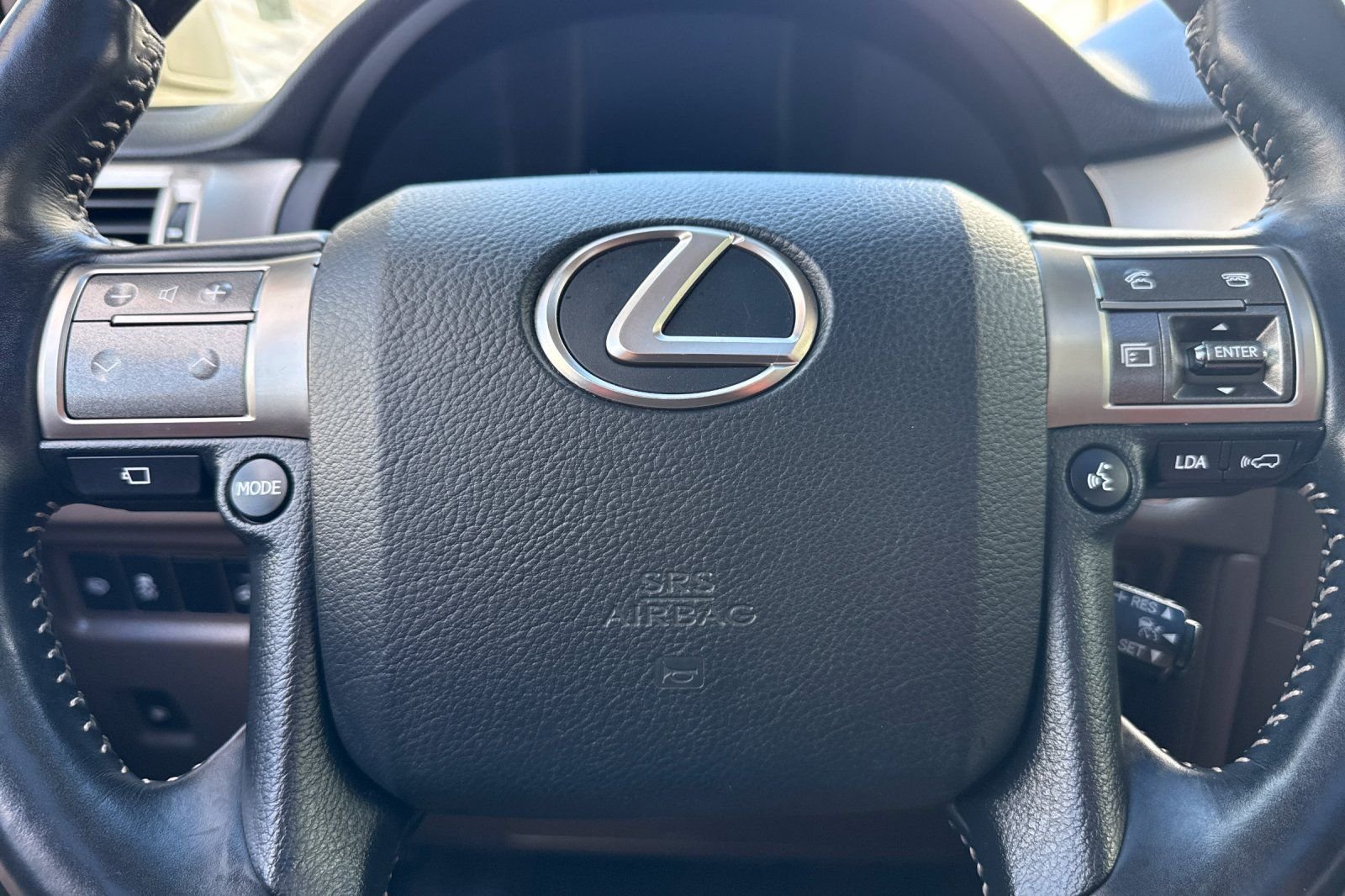 Used 2019  Lexus 460 Luxury image 25