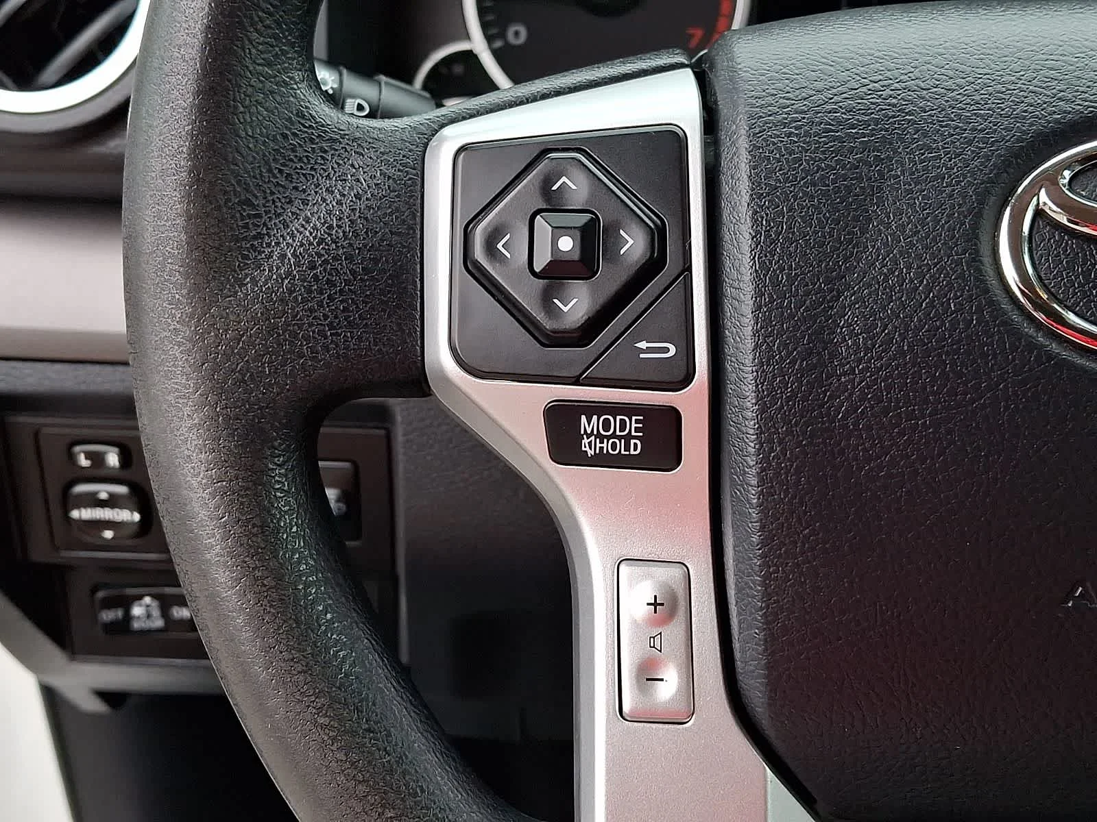 Used 2017 Super White Toyota SR5 image 25
