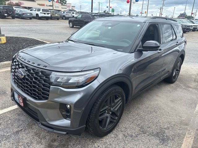 Used 2025 Gray Ford ST-Line image 3