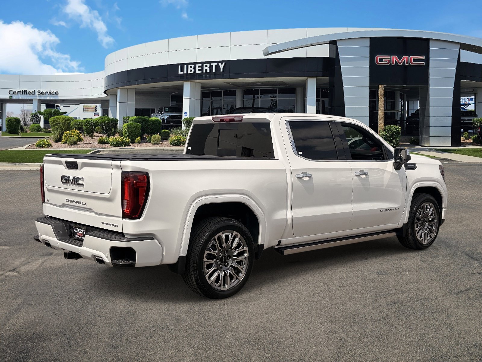 Used 2025 White Frost Tricoat GMC Denali Ultimate image 2