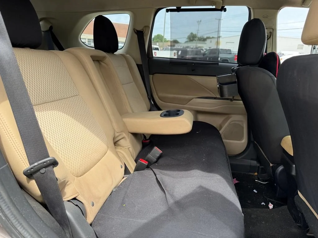 Used 2017  Mitsubishi SE image 15