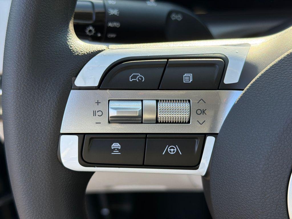 New 2026 Black Hyundai SE FWD image 24