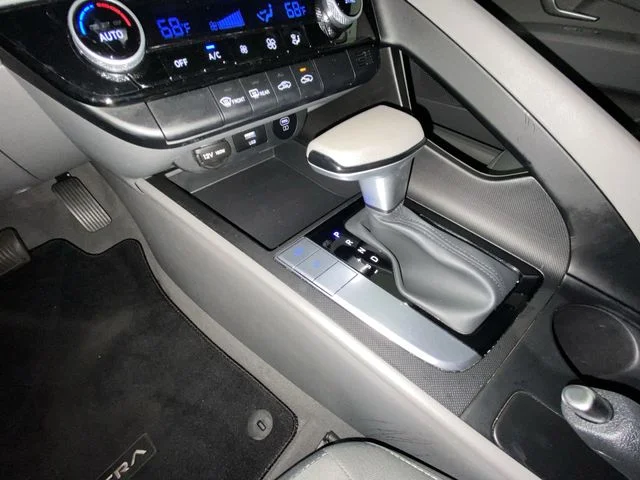 Used 2024 White Hyundai SEL image 20