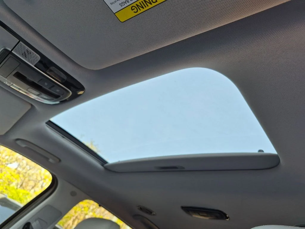 Used 2021 Black Hyundai SEL image 12