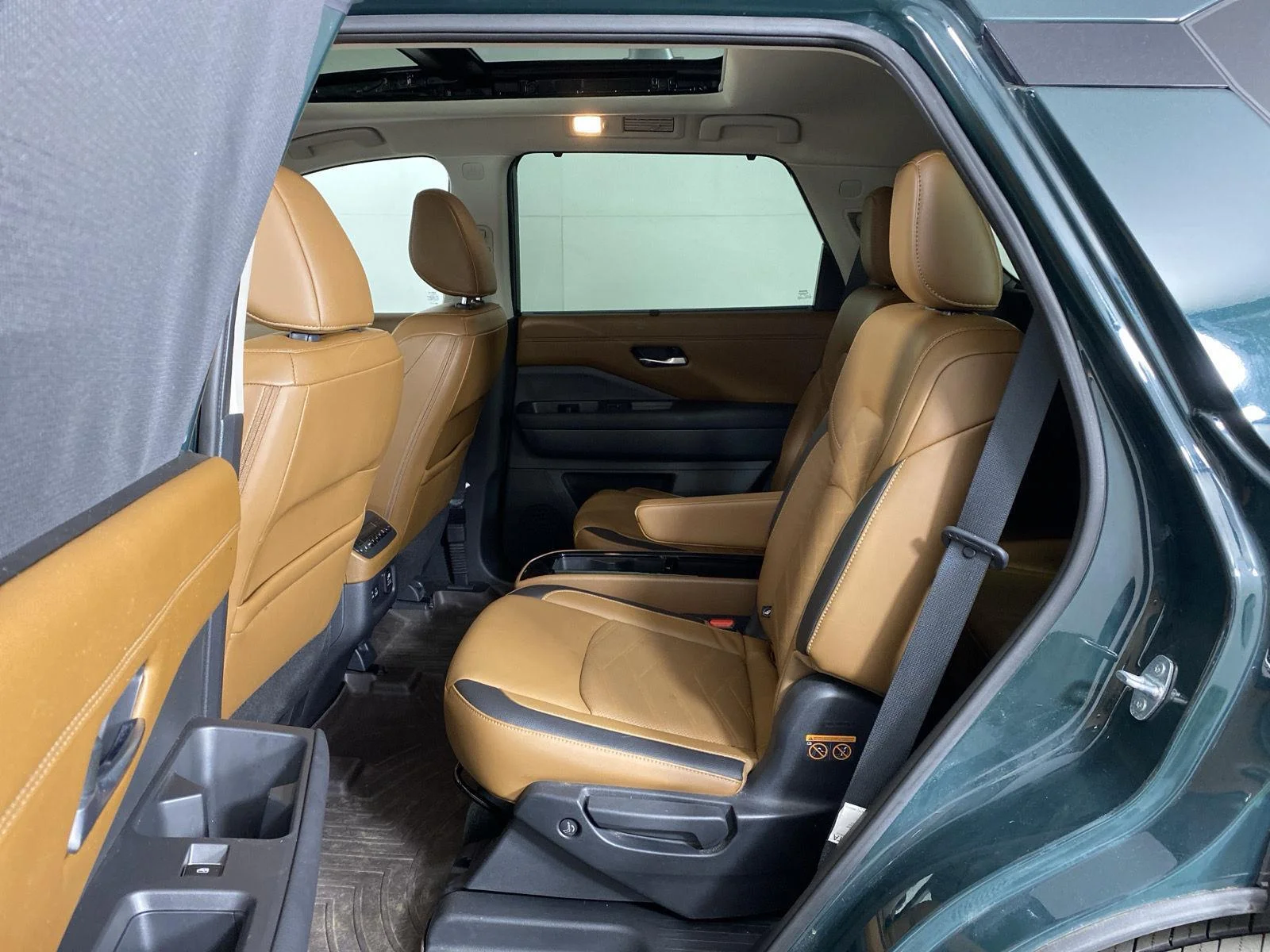 Used 2023 Obsidian Green Pearl Nissan Platinum image 27