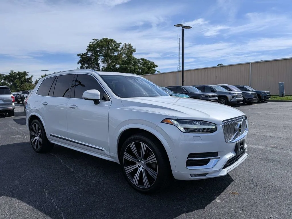 Used 2021 White Volvo T6 Inscription image 1