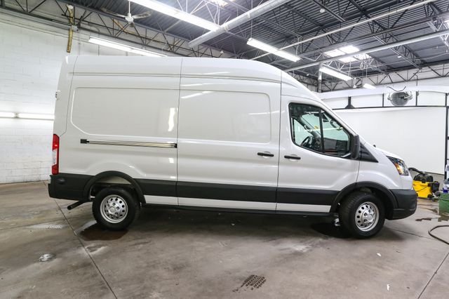 Used 2025  Ford Base image 12