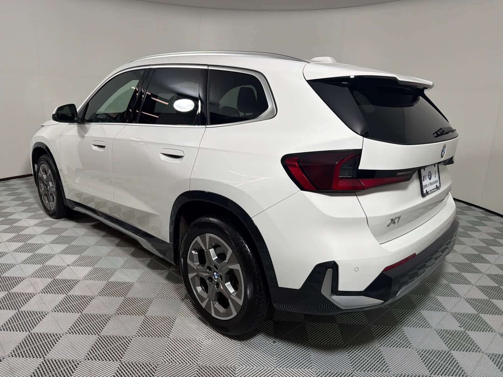 Used 2026 Alpine White BMW xDrive28i image 3