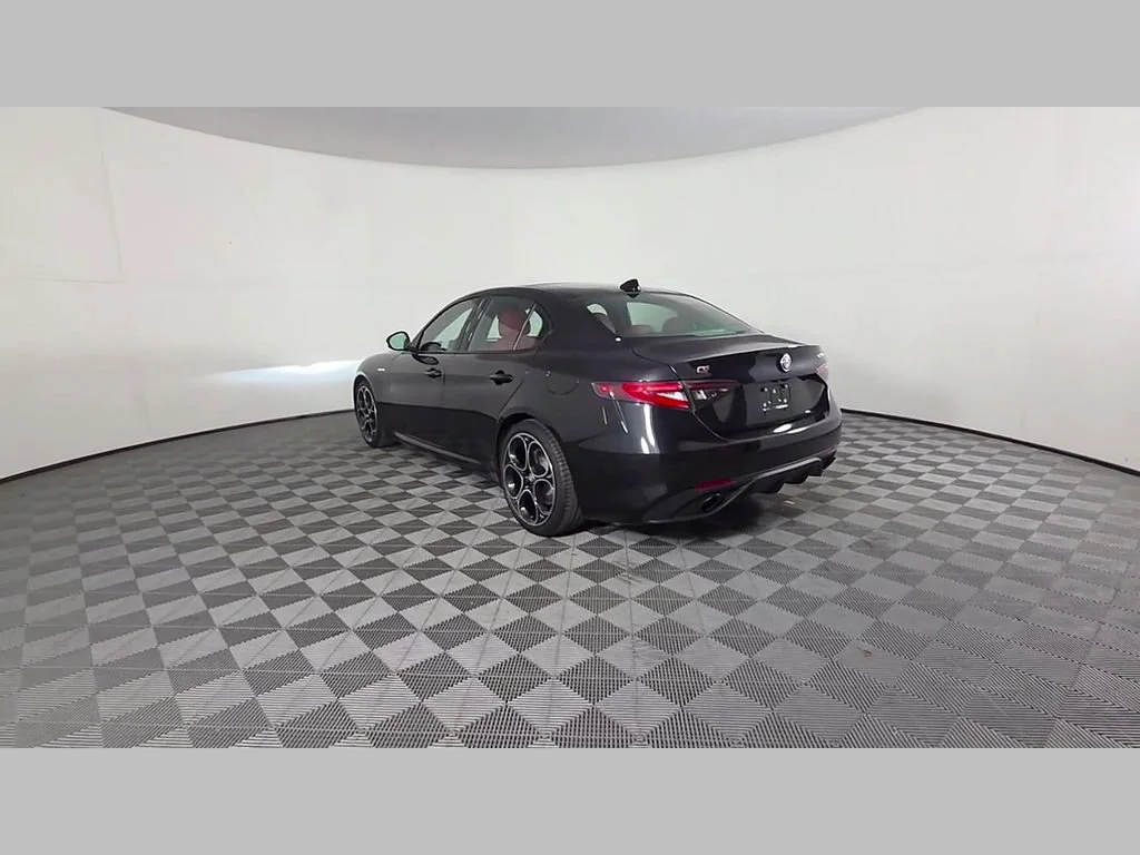 New 2026 Vulcano Black Metallic Alfa Romeo Base image 33