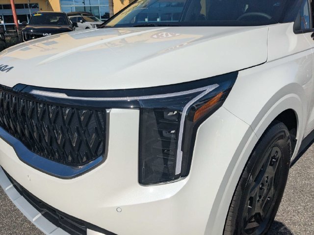 New 2027 White Kia LXS image 12