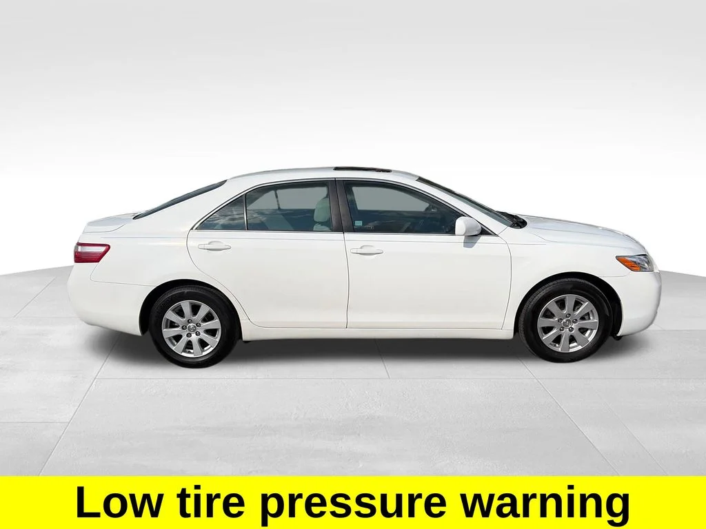 Used 2009 White Toyota XLE image 6