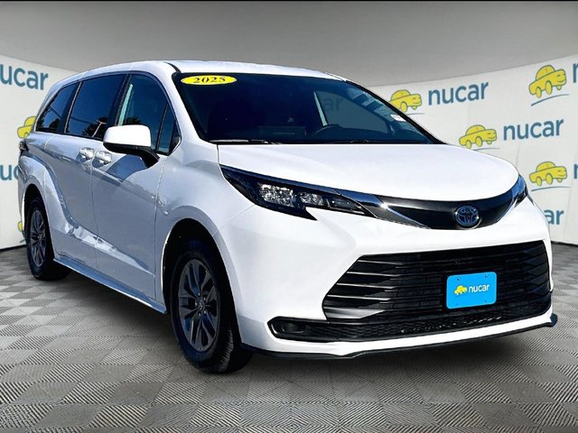 2025 Toyota Sienna LE