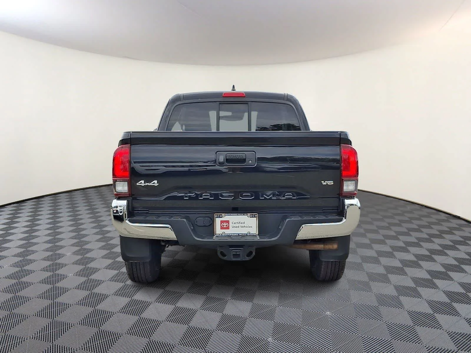 Certified Used 2021 Midnight Black Metallic Toyota SR5 image 6