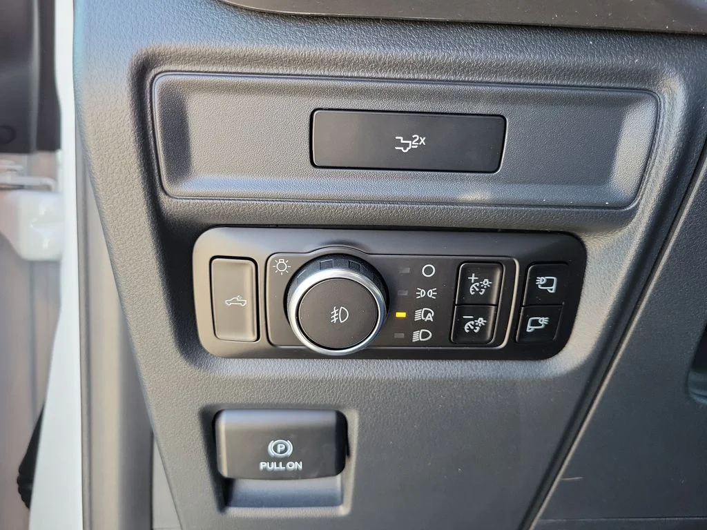 New 2026 Oxford White Ford XLT image 32