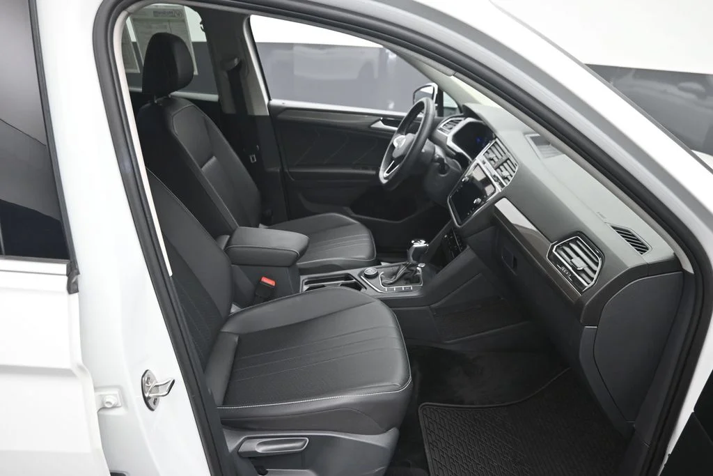 Used 2024 White Volkswagen 2.0T SE image 16